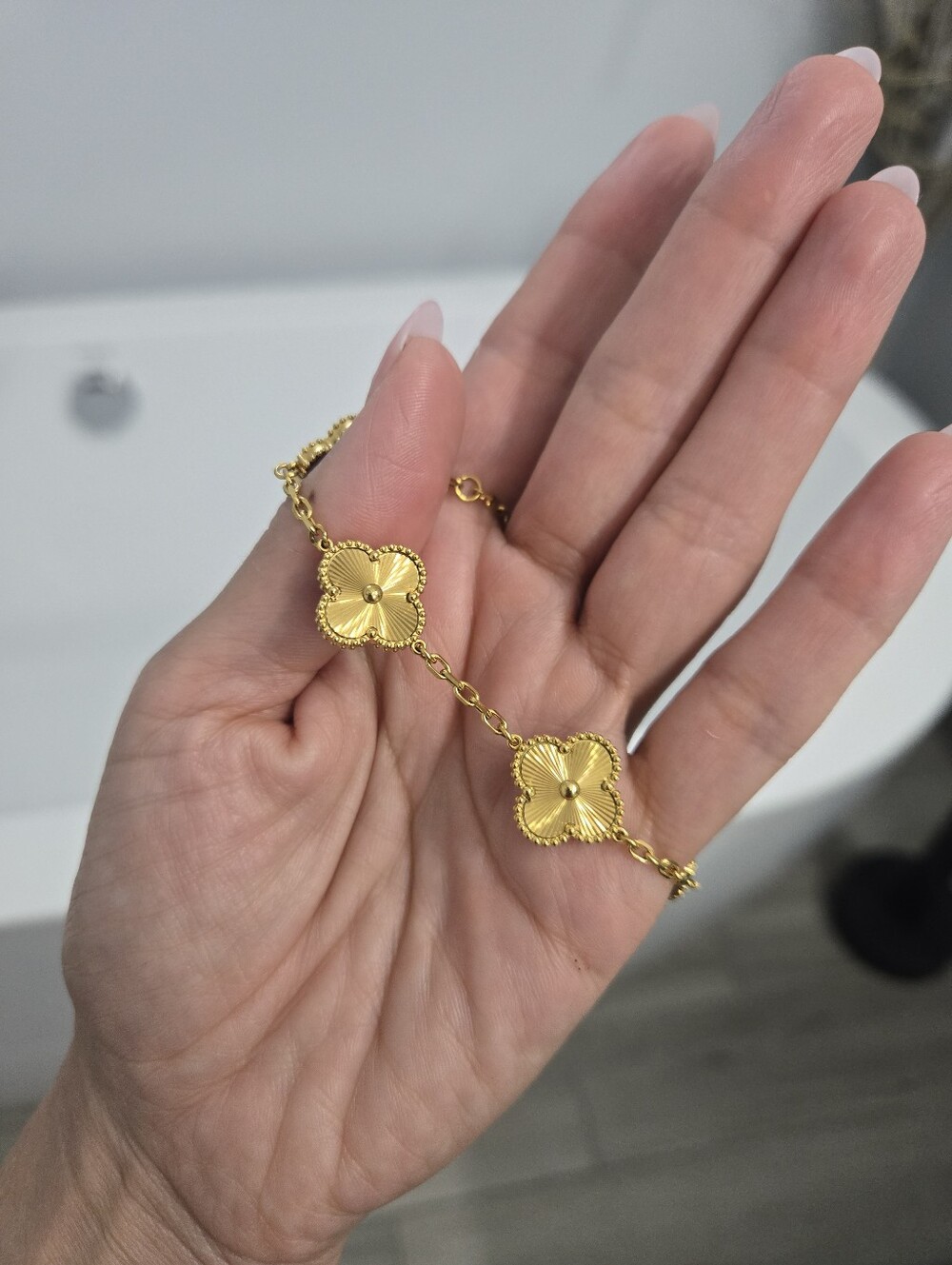 Gold Floral Clover Link Bracelet - Elegant Women's Jewelry - Picture 2 of 5